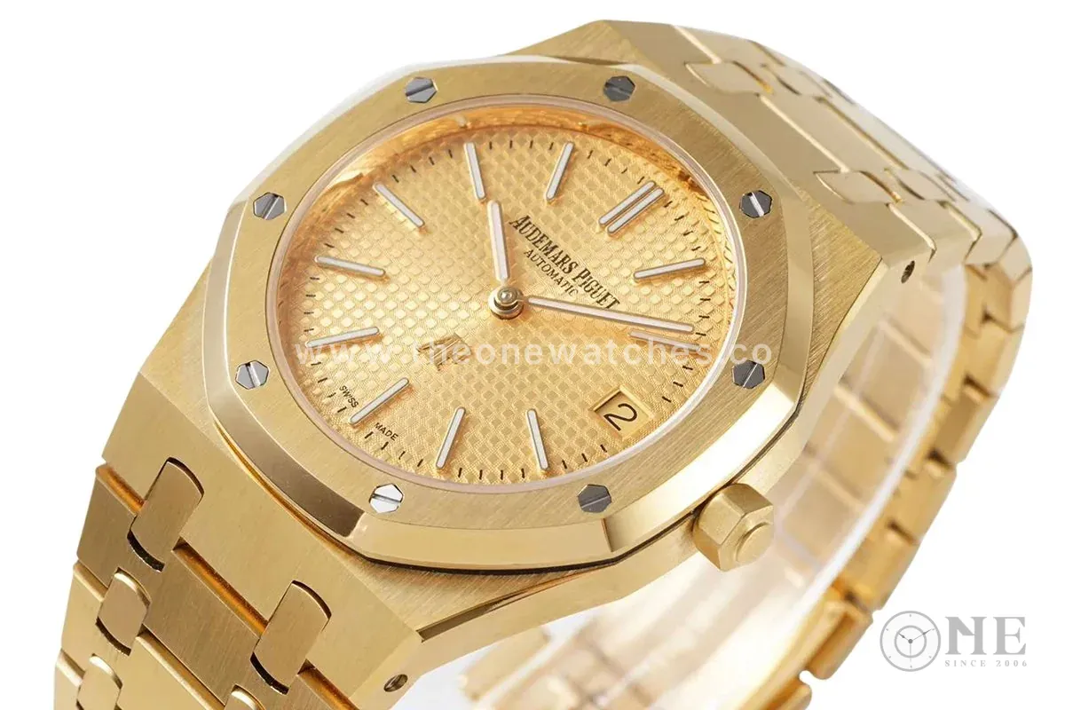 Royal Oak 15202 39mm Yellow Dial in Yellow Gold - Image 2