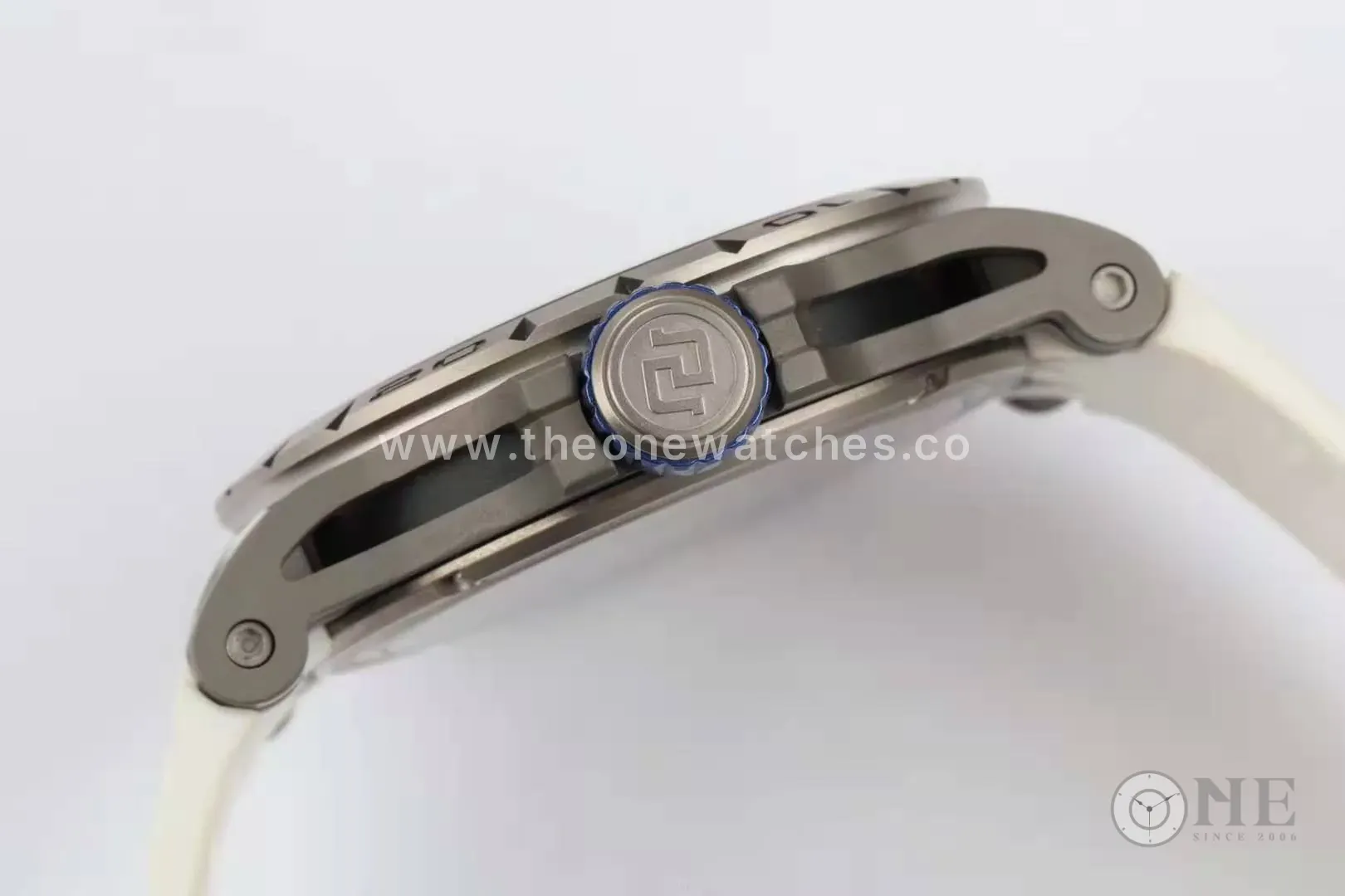 Excalibur Spider Skeleton Flying Tourbillon mit weißem Kautschukarmband – Bild 7