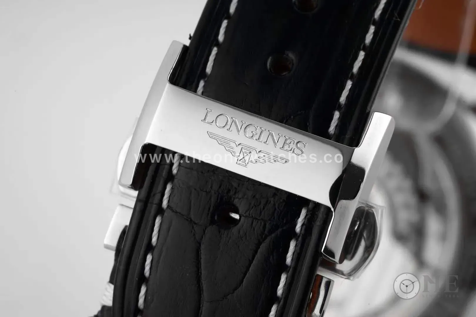 Master Collection cadran blanc sur bracelet en cuir noir – Image 5