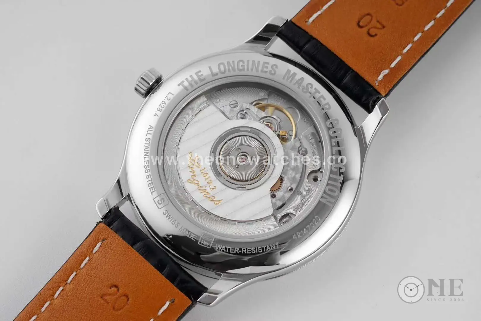 Master Collection cadran blanc sur bracelet en cuir noir – Image 6