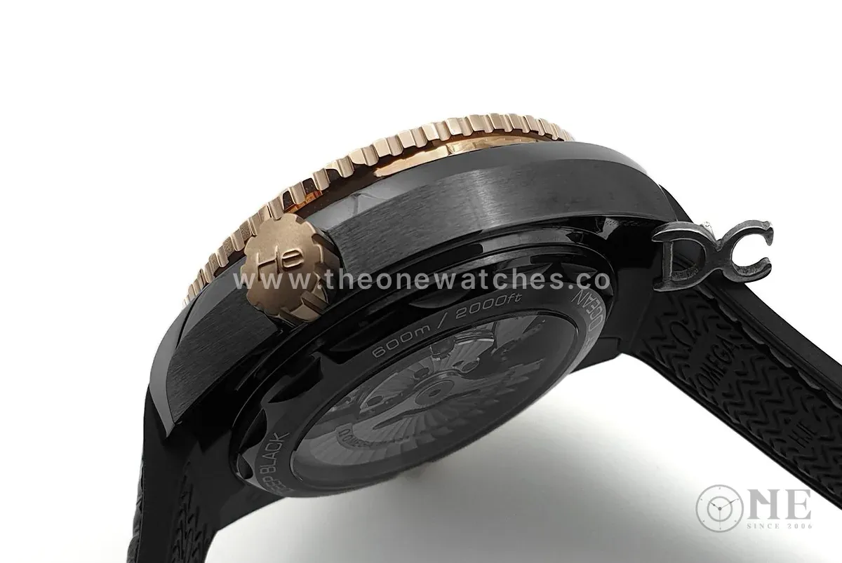 Seamaster Planet Ocean GMT “Deep Black” céramique or – Image 9