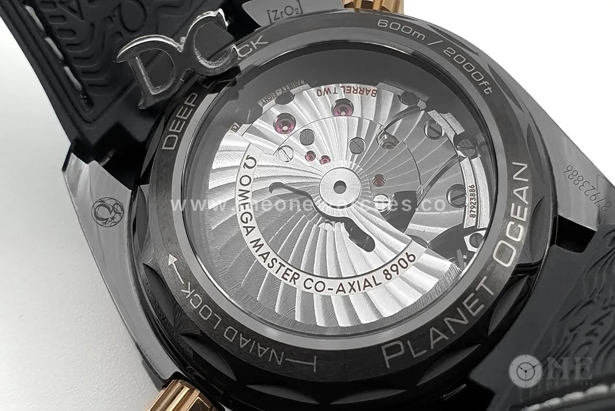 Seamaster Planet Ocean GMT “Deep Black” céramique or – Image 8