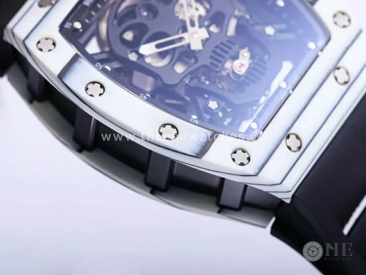 RM 052-01 Tourbillon Black Skull in carbonio NTPT bianco - immagine 5