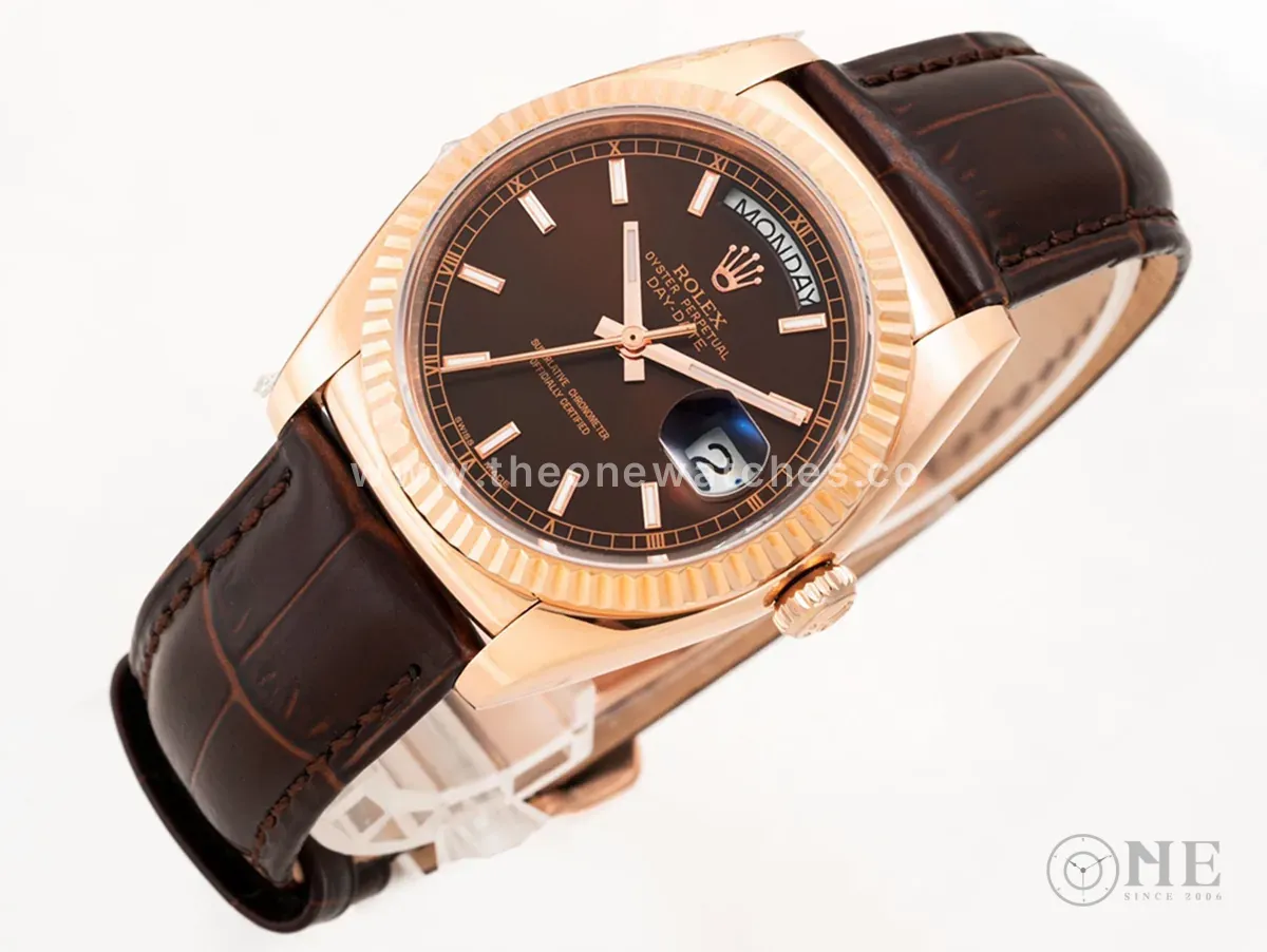 Day-Date 40 quadrante marrone in oro rosa su cinturino in pelle - immagine 3