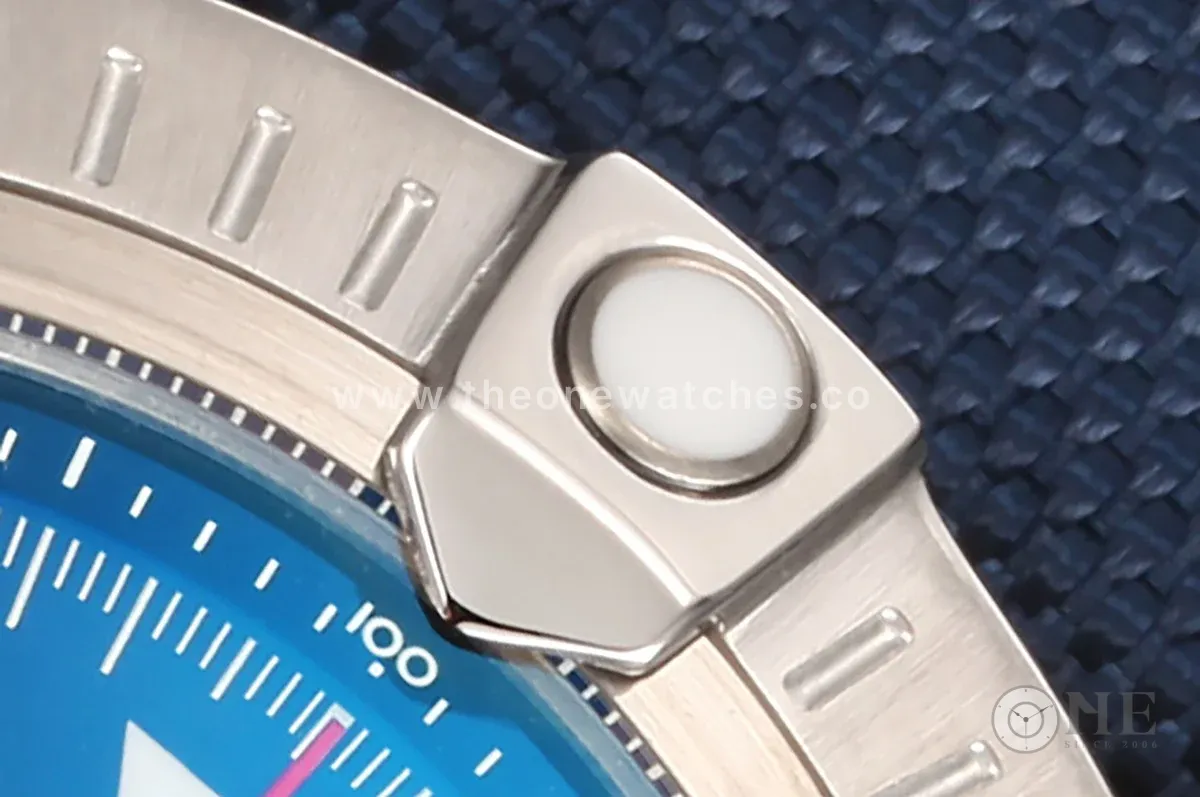 Avenger B01 Chronograph 45 Blue Dial in Steel