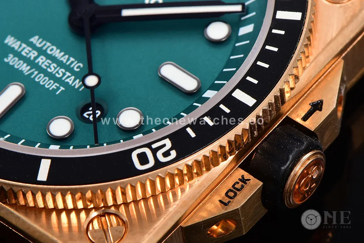 BR 03-92 Diver Black & Green Bronze