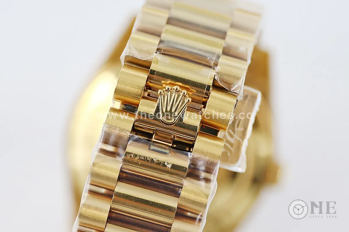 Day-Date 40 228238 Silver Dial in Yellow Gold
