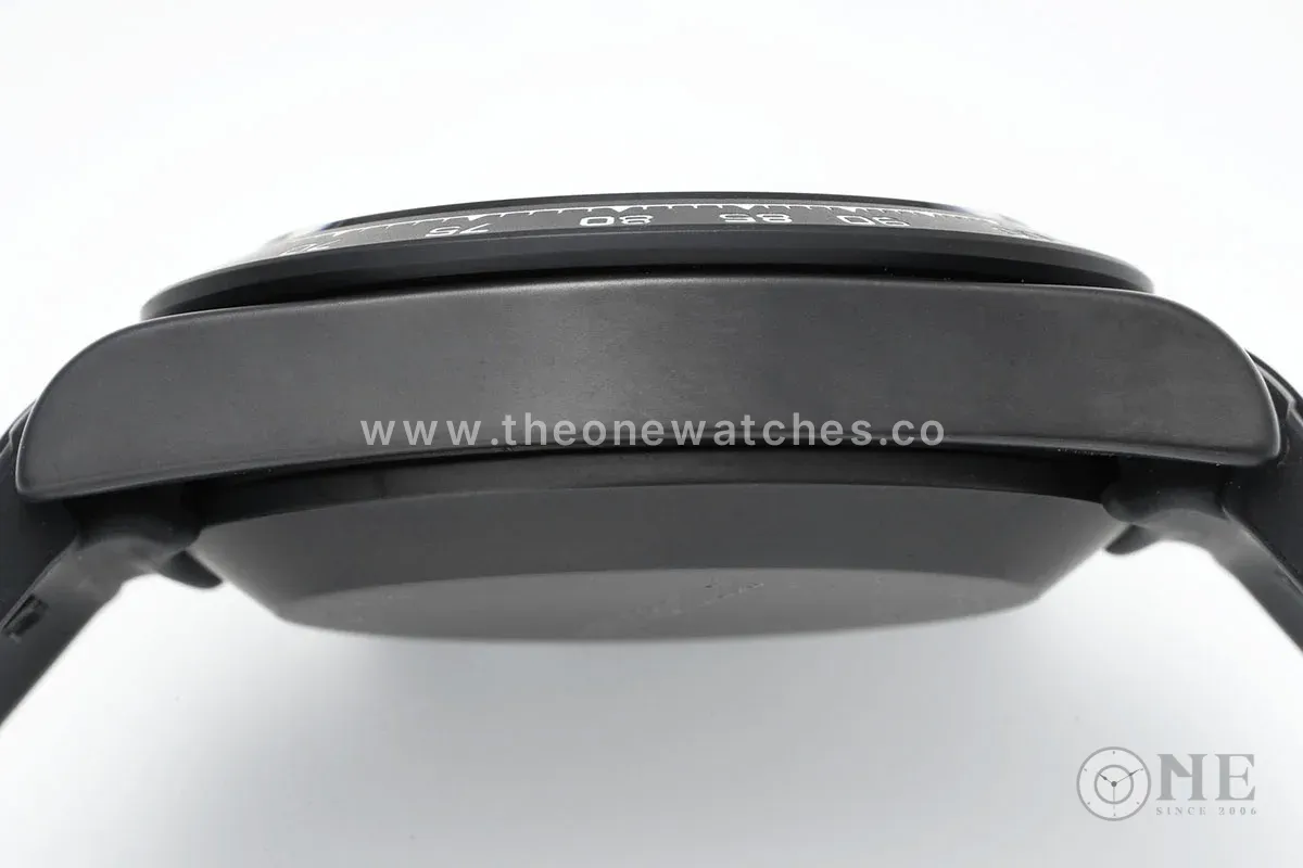 Daytona AET Black Classic on Rubber Strap