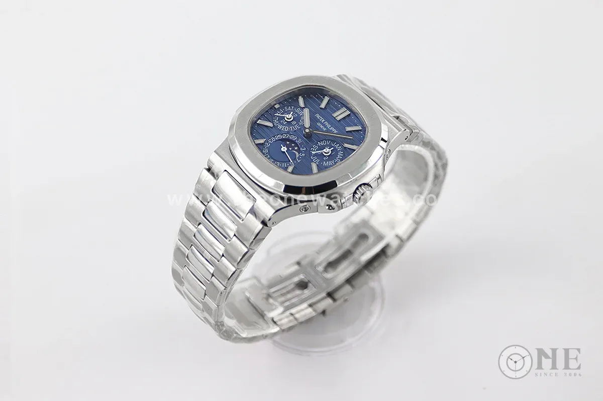 Nautilus 5740 Blue Dial in Steel