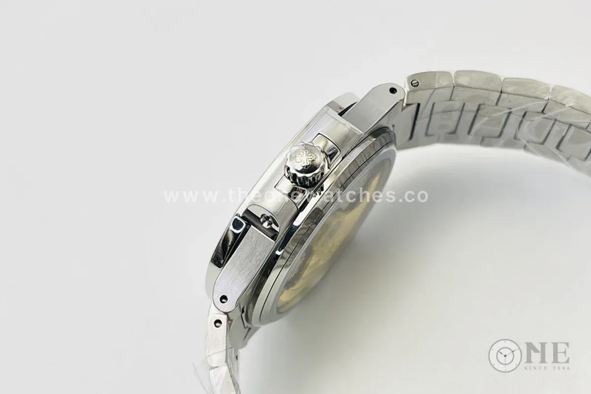 Nautilus 7118 White Dial with Diamond Markers