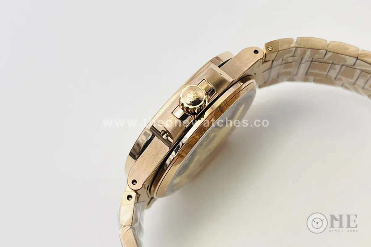 Nautilus 7118 White Dial with Diamond Markers