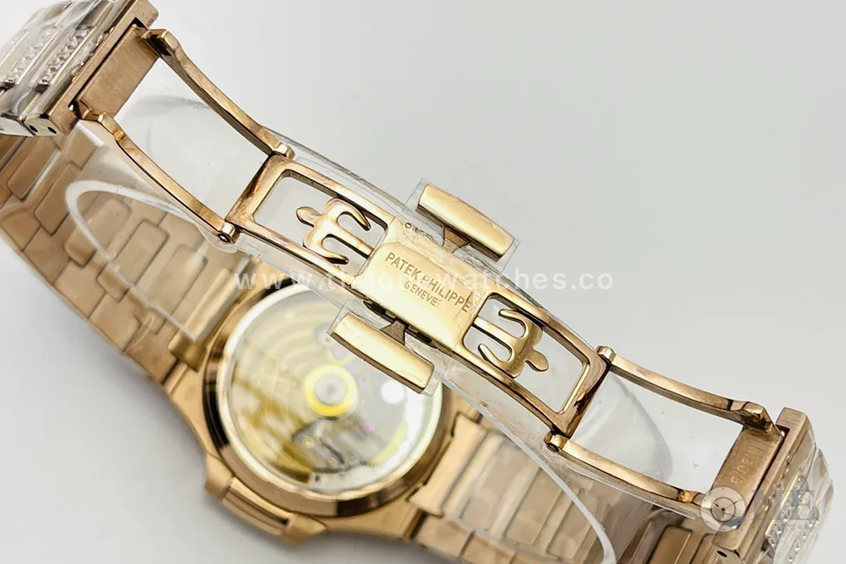 Nautilus 7118 White Dial with Diamond Markers