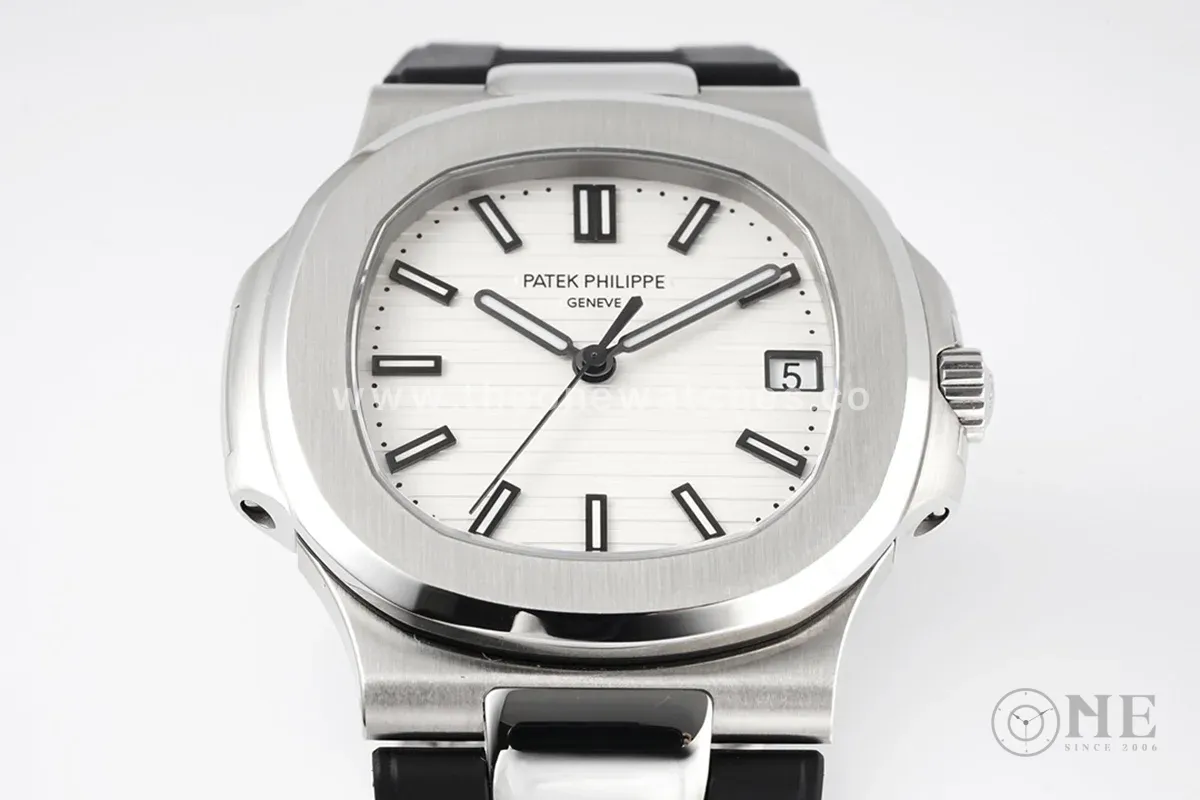 Nautilus Jumbo 5711/1A White Dial on Rubber Strap