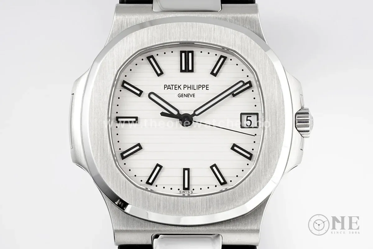 Nautilus Jumbo 5711/1A White Dial on Rubber Strap