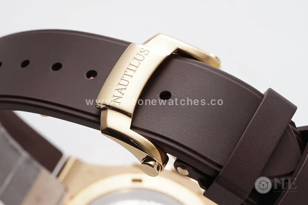 Nautilus Jumbo 5711/1R-001 White Dial on Rubber Strap