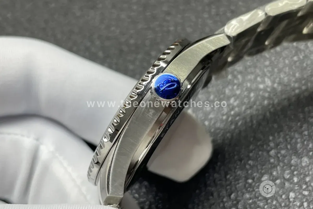 Navitimer Aviator 8 Automatic 41 Blue Dial in Steel on Bracelet