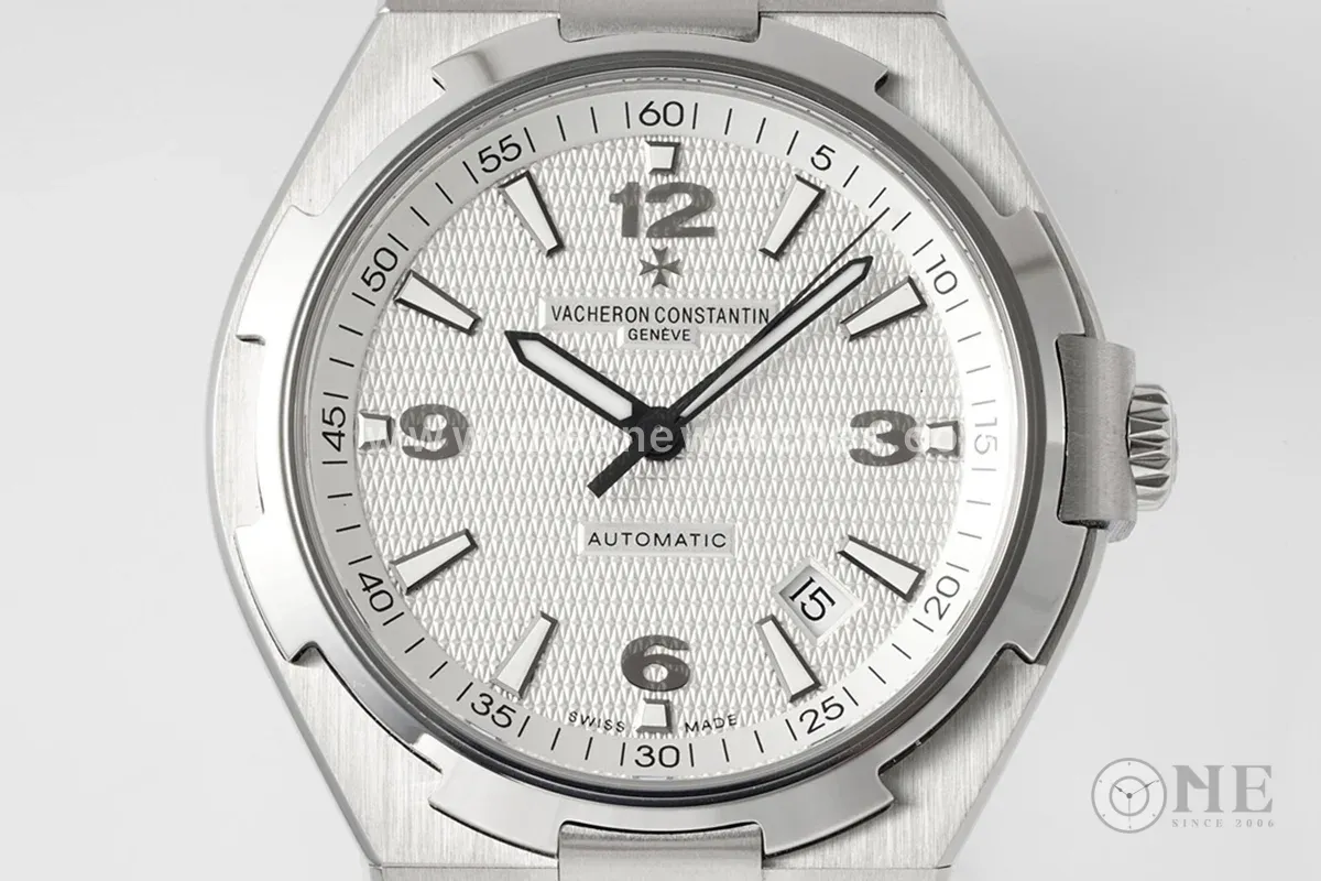 Overseas Automatic 47040 White Dial in Steel on Rubber Strap