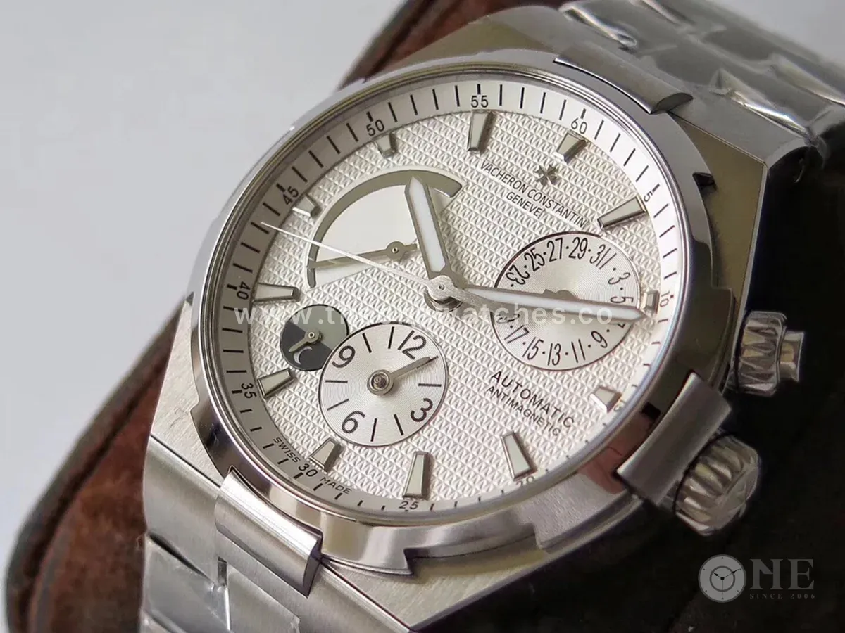 Overseas Dual Time White Dial in Steel
