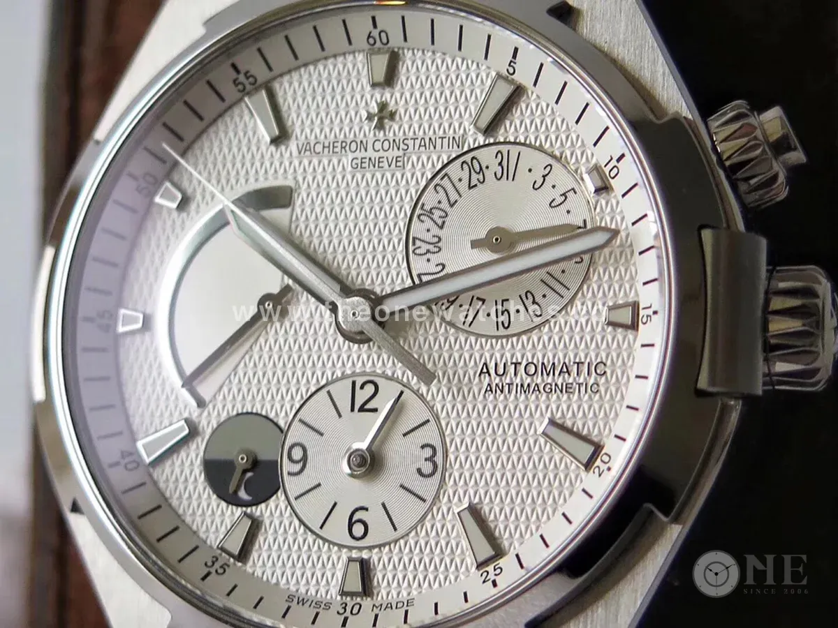Overseas Dual Time White Dial in Steel