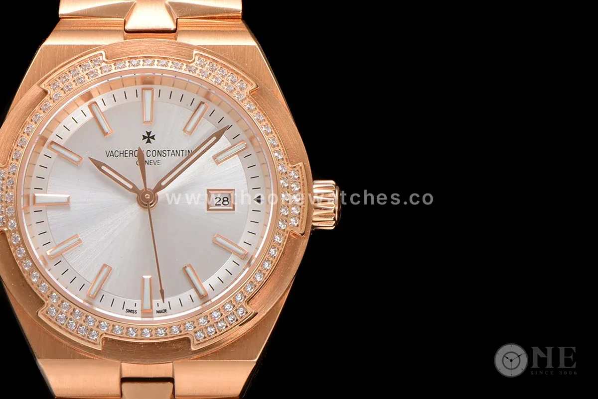 Overseas White Dial Ref. 4205 35mm in Rose Gold