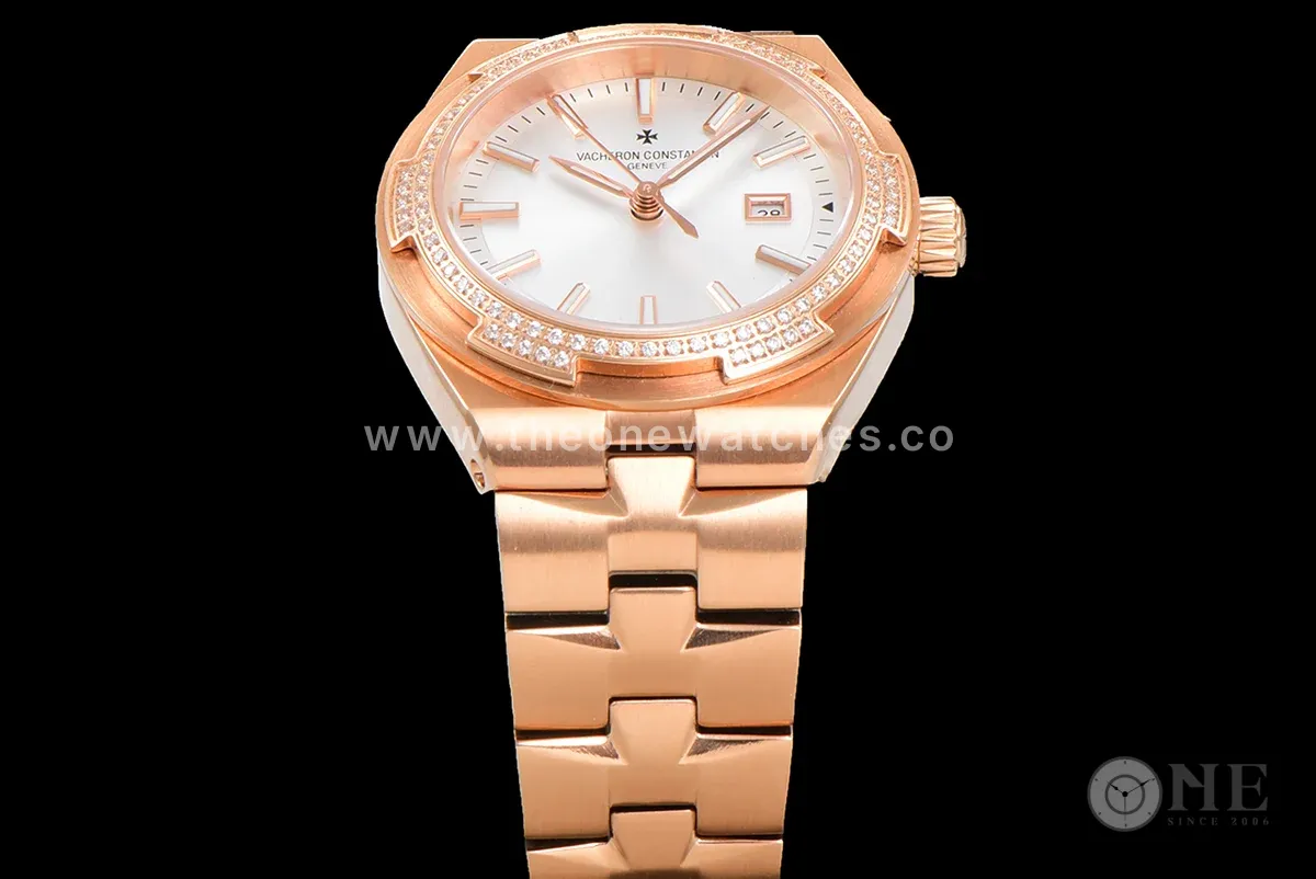 Overseas White Dial Ref. 4205 35mm in Rose Gold