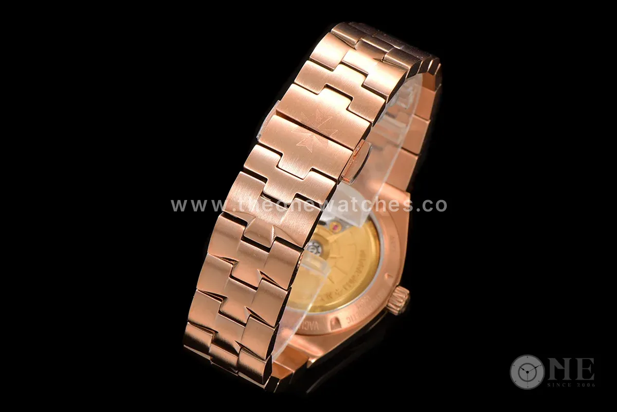 Overseas White Dial Ref. 4205 35mm in Rose Gold