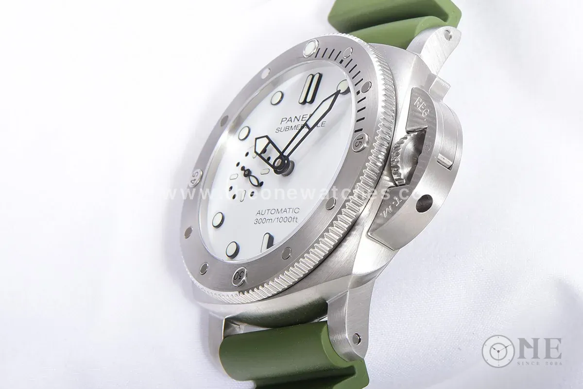 PAM1226 Submersible QuarantaQuattro Bianco 44mm