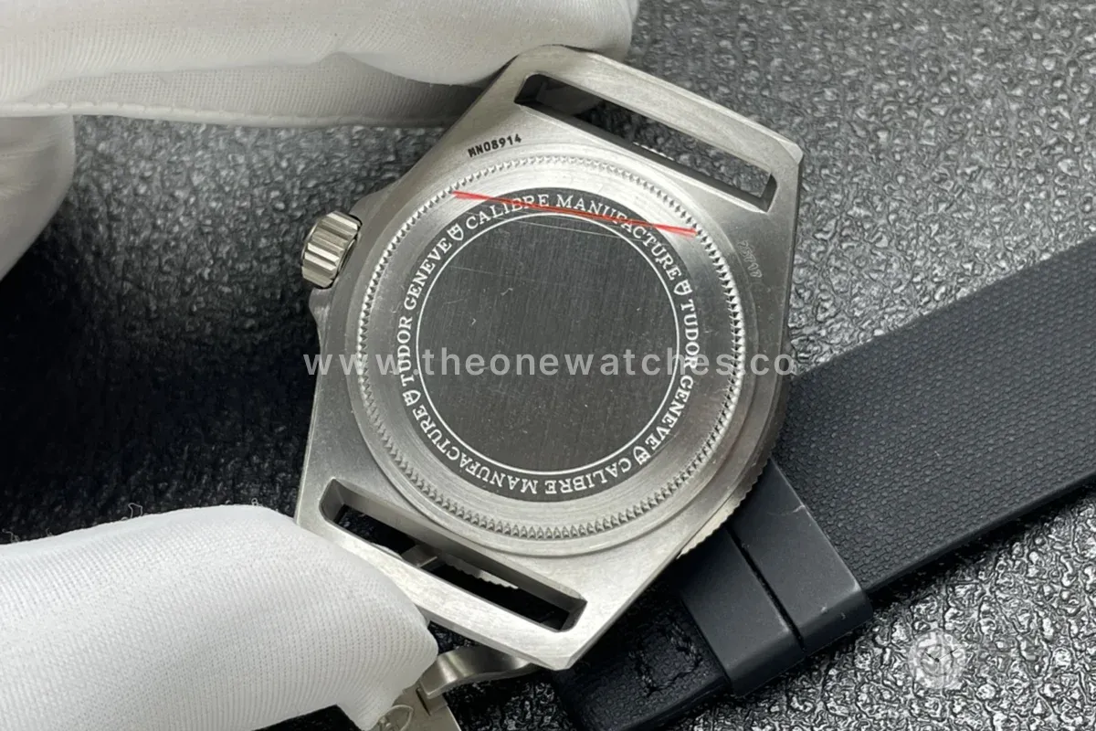 Pelagos FXD Black Dial Ref. M25717N-0001