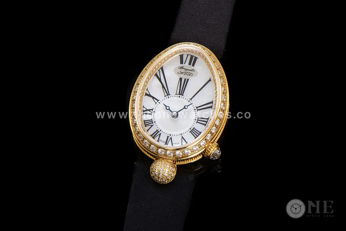 Reine de Naples in Yellow Gold 8928BA Black Leather Strap