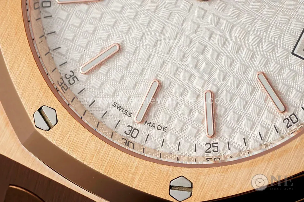 Royal Oak 15202 White Dial in Rose Gold