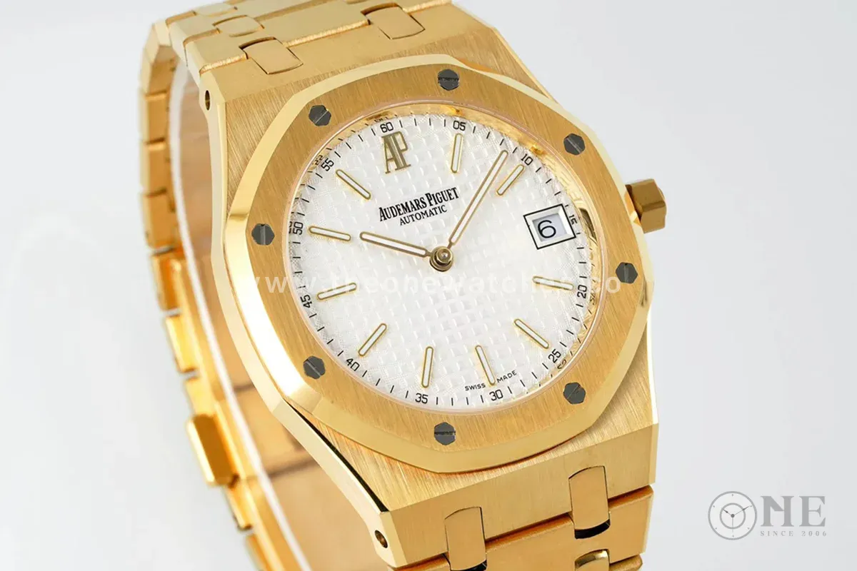Royal Oak 15202 White Dial in Yellow Gold
