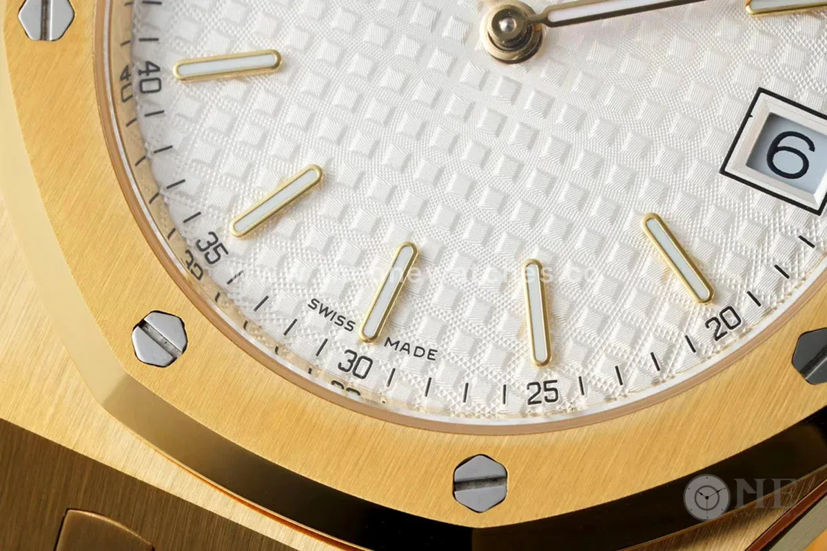 Royal Oak 15202 White Dial in Yellow Gold