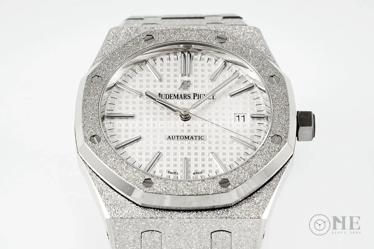 Royal Oak 15450ST 37mm White Dial in Frosted Gold