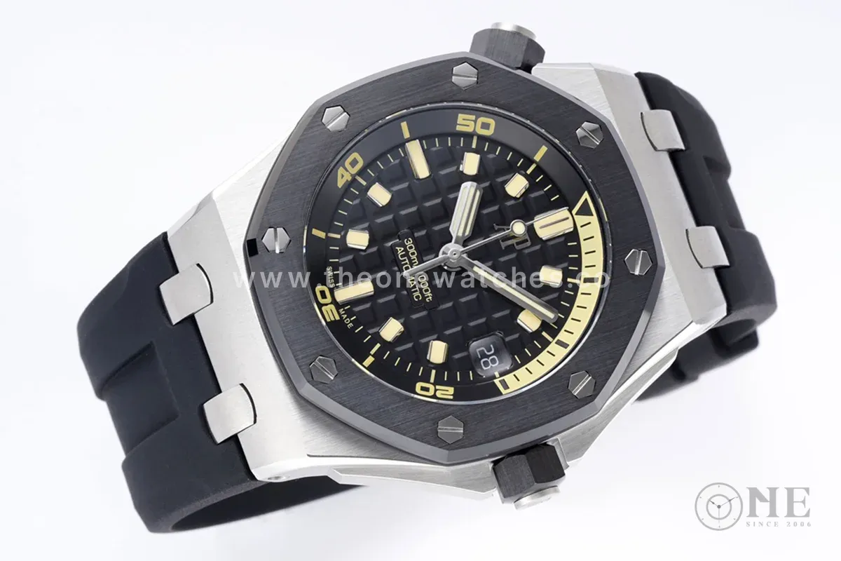 Royal Oak Offshore Diver White Gold Black Dial Ref. 15720CN.OO.A002CA.01