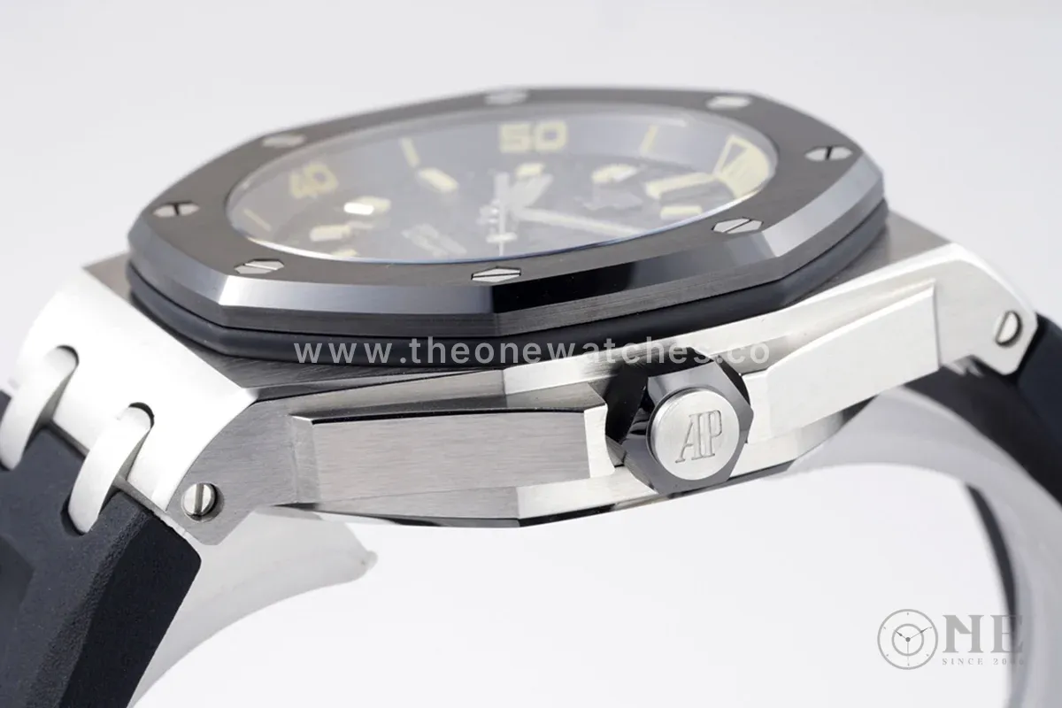 Royal Oak Offshore Diver White Gold Black Dial Ref. 15720CN.OO.A002CA.01