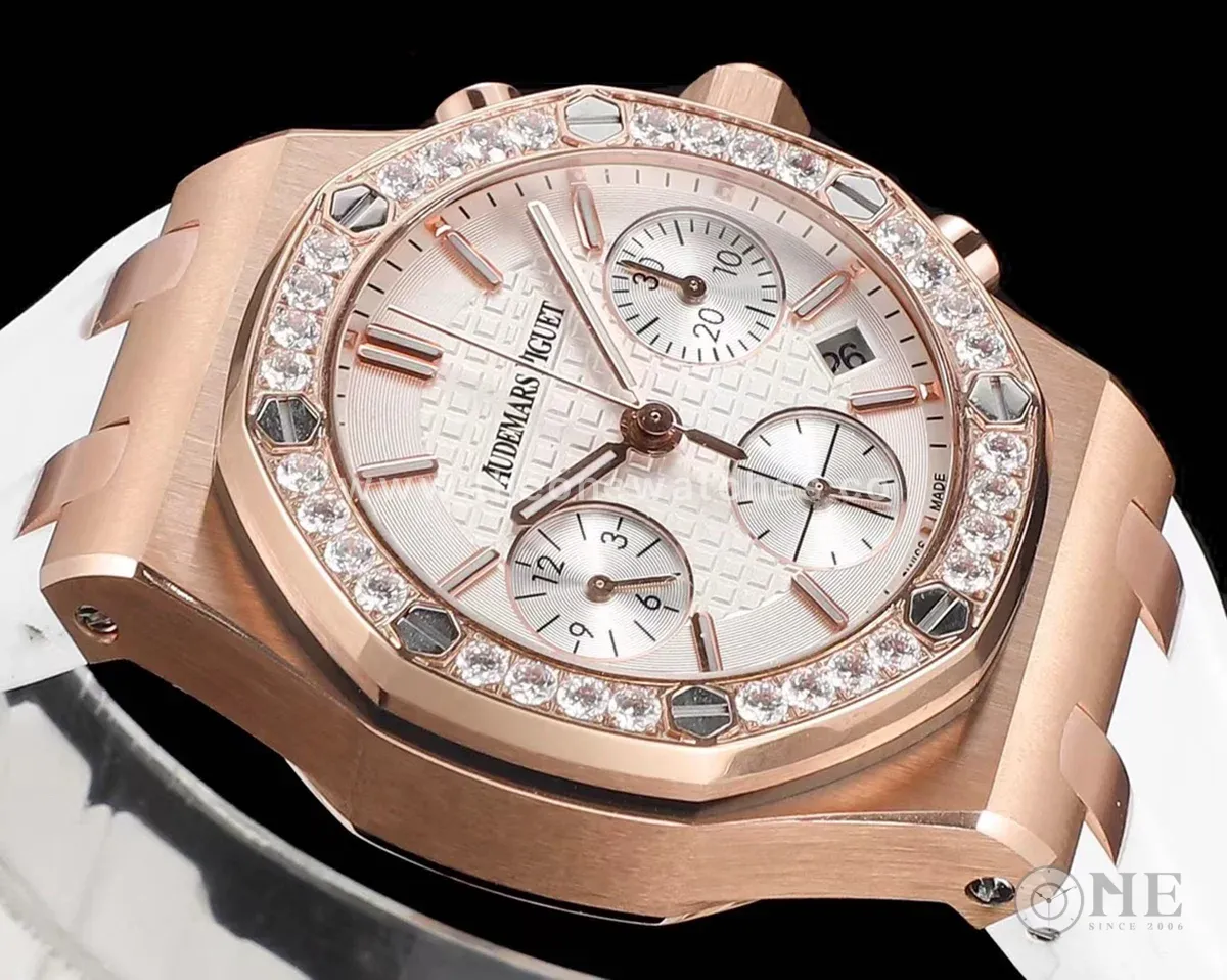 Royal Oak Offshore Selfwinding Chronograph 37mm White Dial in Rose Gold