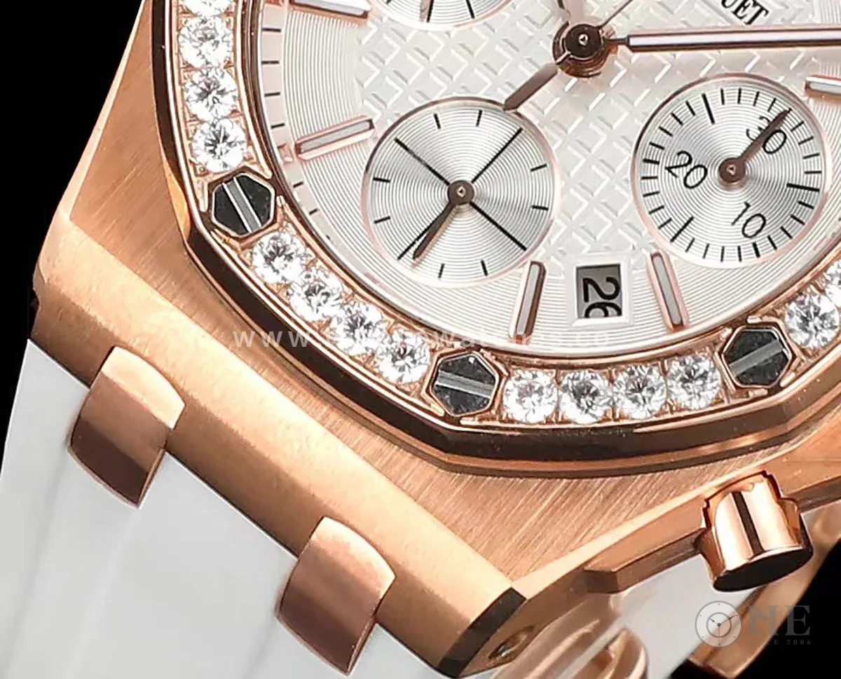 Royal Oak Offshore Selfwinding Chronograph 37mm White Dial in Rose Gold