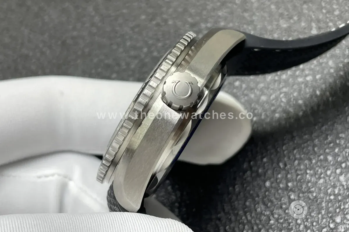 Seamaster Planet Ocean 600M 43.5mm Grey Dial Steel on Rubber Strap