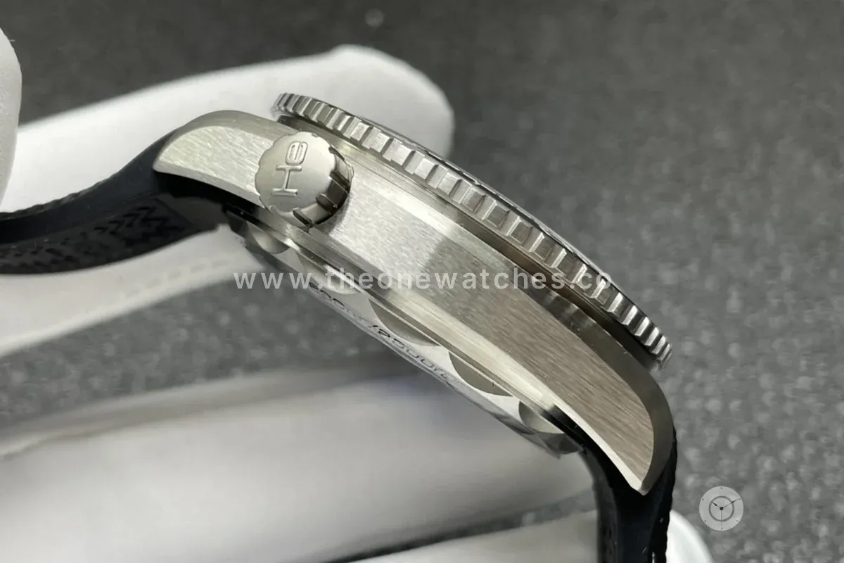 Seamaster Planet Ocean 600M 43.5mm Grey Dial Steel on Rubber Strap