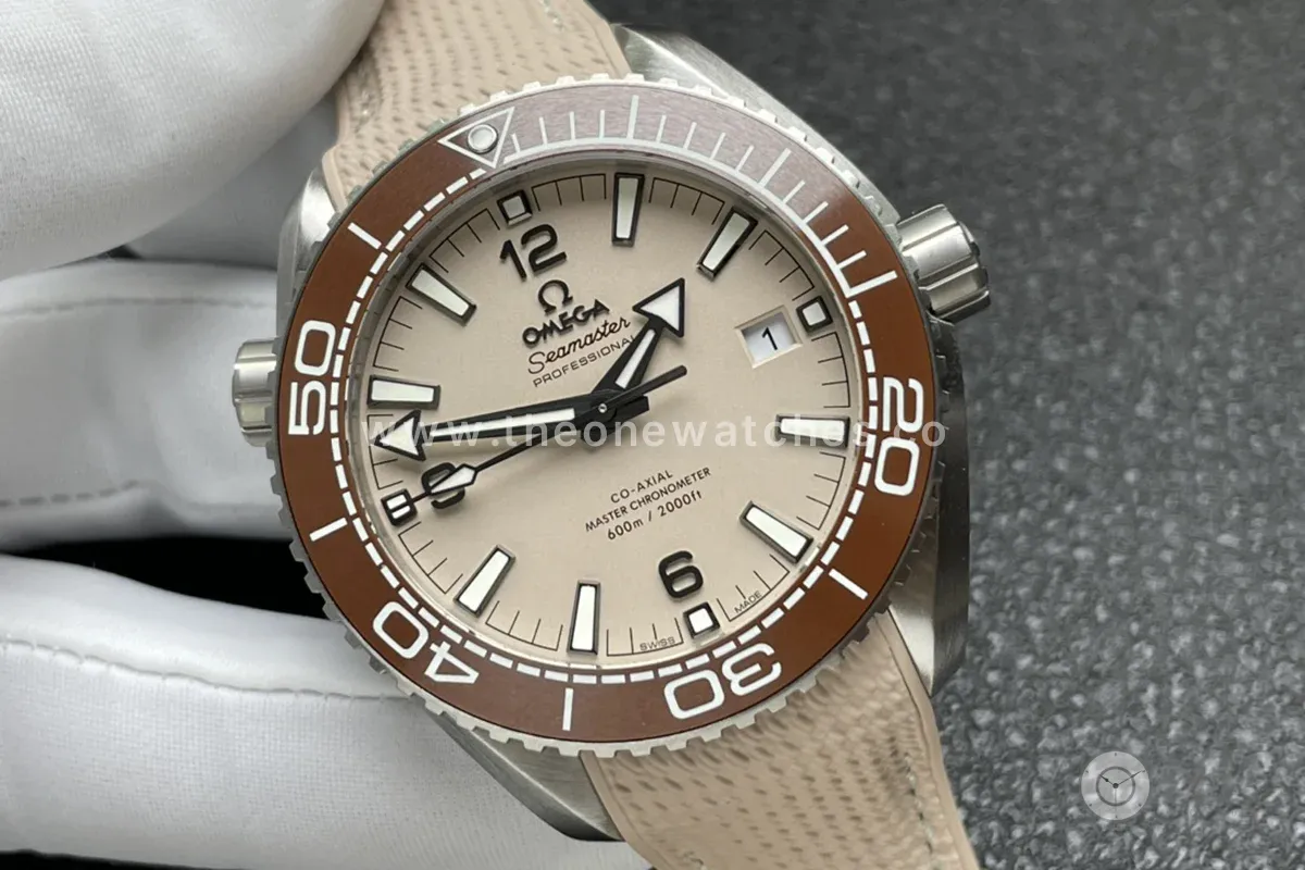 Seamaster Planet Ocean 600M 43.5mm Steel Beige Dial on Rubber Strap