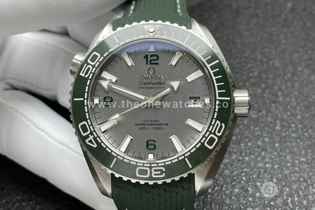 Seamaster Planet Ocean 600M 43.5mm White Dial Steel on Rubber Strap