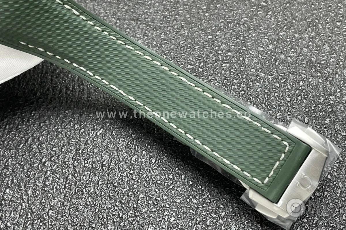 Seamaster Planet Ocean 600M 43.5mm White Dial Steel on Rubber Strap