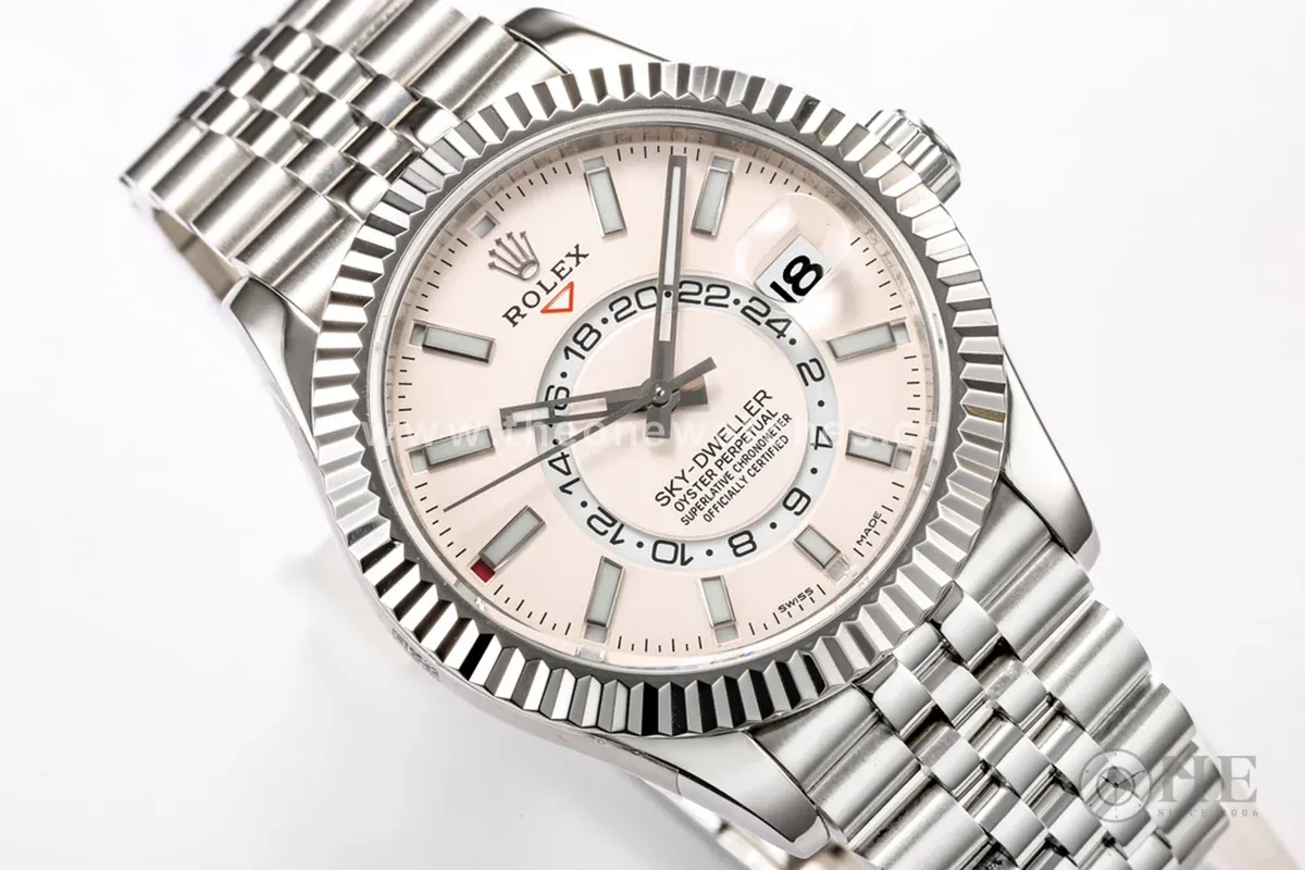 Sky-Dweller 326934 Off-White Dial in White Gold