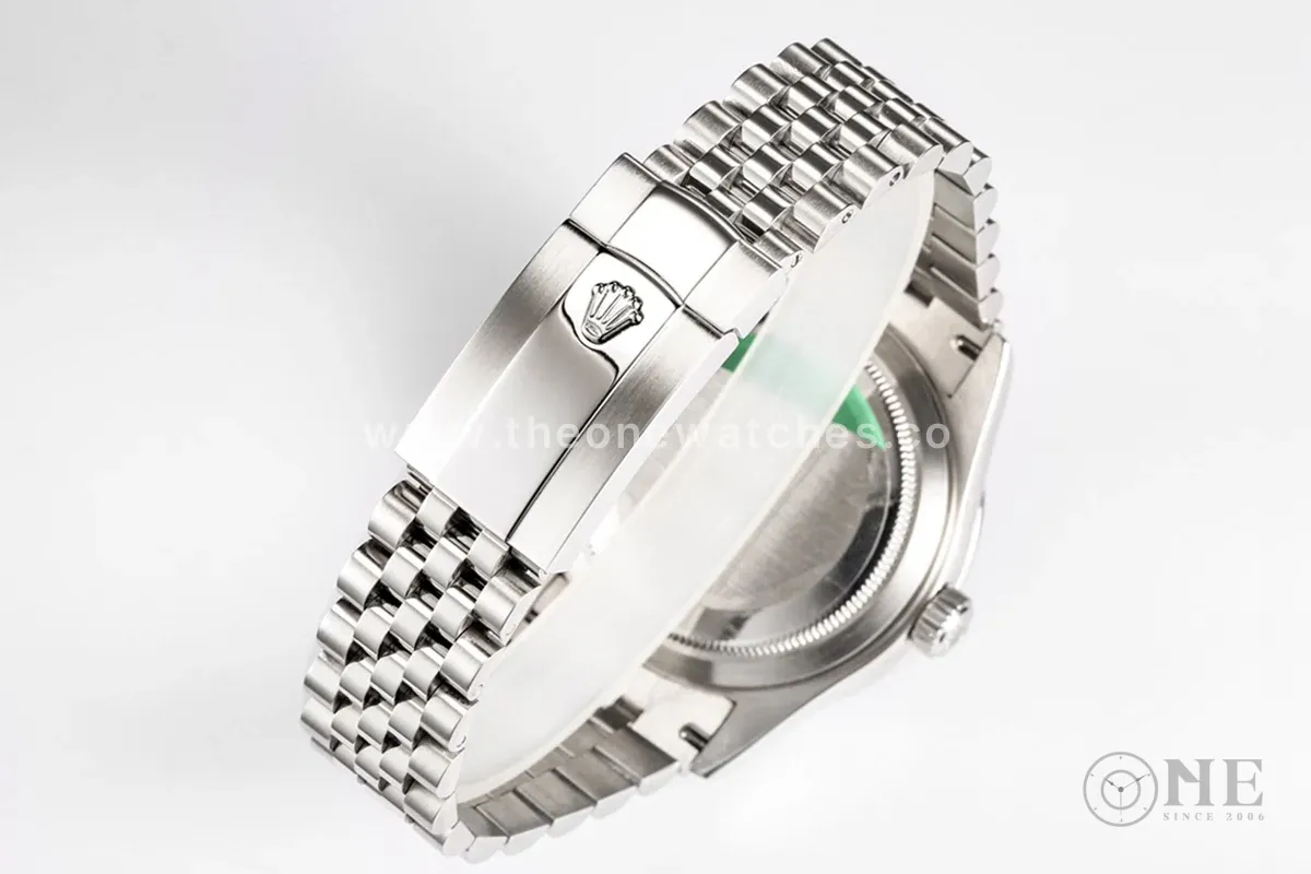 Sky-Dweller 326934 Off-White Dial in White Gold