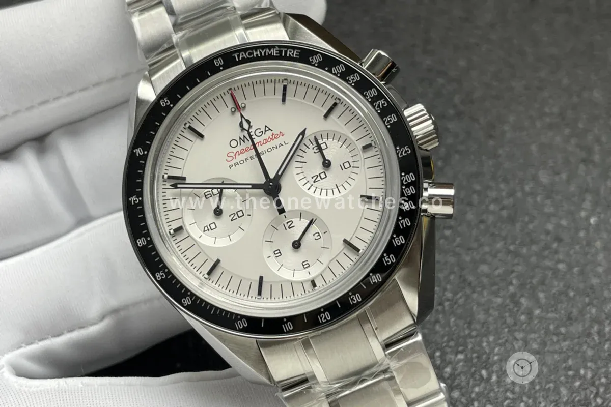 Speedmaster Moonwatch Professional White Dial in Steel