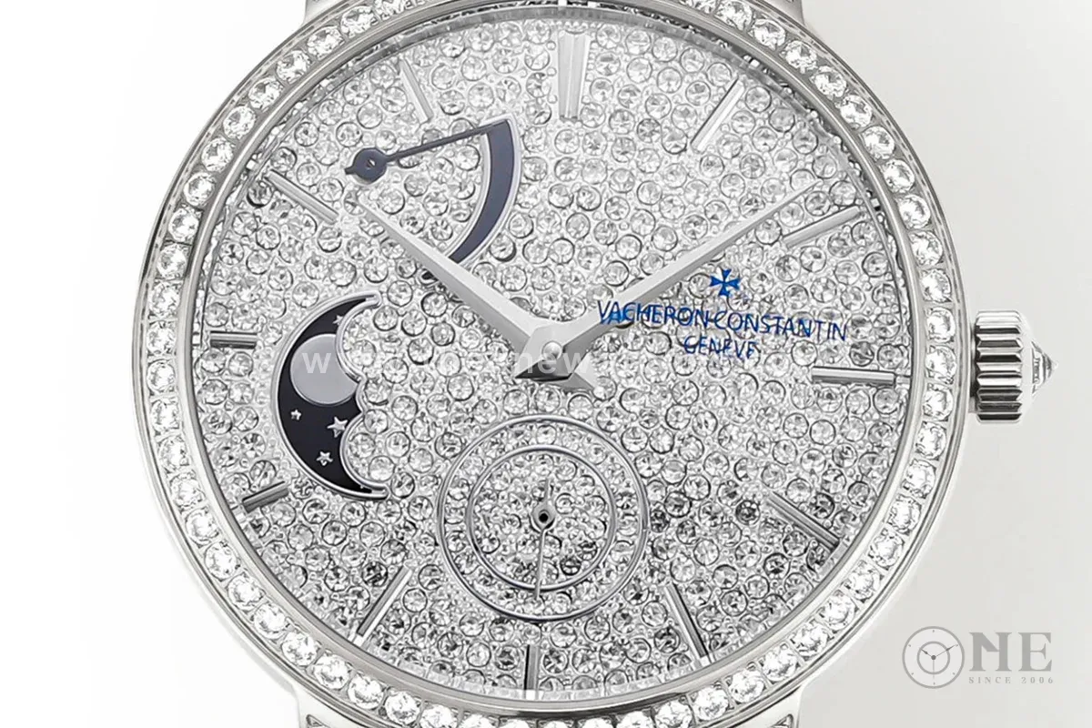 Traditionelle Moon Phase Diamond Paved Dial in White Gold