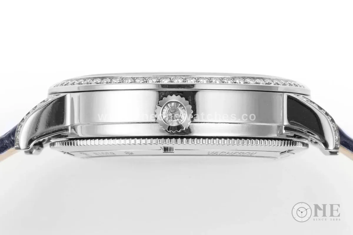 Traditionelle Moon Phase Diamond Paved Dial in White Gold